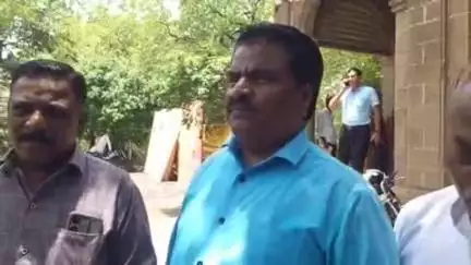 खंडवा नगर: खंडवा नगर निगम में पदस्थ सफाई कर्मियों ने अपनी मांगों को लेकर कलेक्टर को दिया ज्ञापन
