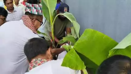 দাংতল ৰাজহ চক্ৰ: হাতীছাৰত পথ নিৰ্মাণৰ আধাৰশিলা স্থাপন কৰে বিটিআৰৰ কাৰ্যবাহী সদস্য ৰঞ্জিত বসুমতাৰীয়ে