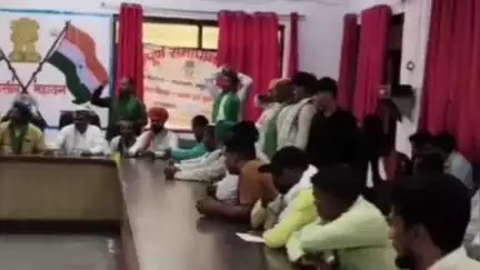 महावन: निम्न समस्याओं को लेकर भारतीय किसान टिकैत यूनियन कार्यकर्ताओं ने तहसील महावन में कि नारे बाजी #jansamasya