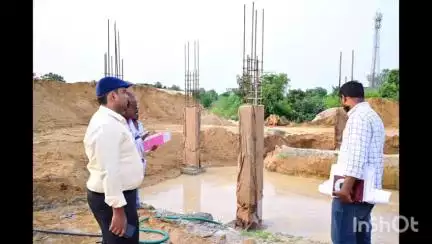 హవేలీ ఘన్​పూర్: గాంధీనగర్ సమీపంలో నూతనంగా నిర్మిస్తున్న ఇందిరా మహిళా శక్తి భవన్ నిర్మాణ పనులను పరిశీలించిన జిల్లా కలెక్టర్ రాహుల్ రాజ్‌