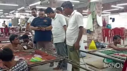 হরিশ্চন্দ্রপুর ১: হোসেনপুর এলাকায় বস্ত্র কারখানার শ্রমিকদের সাথে দেখা করে বিভিন্ন বিষয়ক খোঁজখবর নিলেন জেলা পরিষদের কর্মাধ্যক্ষ