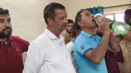 भादरा: भादरा के वार्ड नं.14 के नागरिक विद्युत समस्या को लेकर पहुंचे विद्युत वितरण कार्यालय में