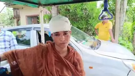 ক্যানিং ১: ট্যাংরাখালি গ্রামে প্রতিবেশী মহিলার হাতে আক্রান্ত এক গৃহবধূ, থানায় অভিযোগ দায়ের