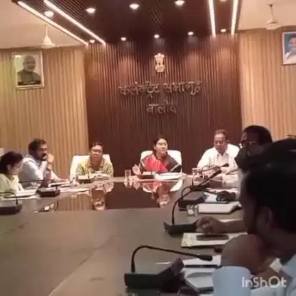बालोद: संयुक्त जिला कार्यालय बालोद के सभाकक्ष में समय सीमा की बैठक आयोजित, कलेक्टर ने अधिकारियों को दिए निर्देश