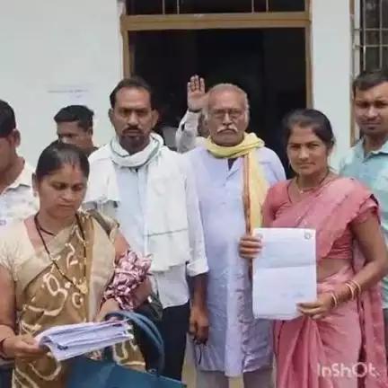 बालोद: ग्राम जेवरतला के ग्रामीणो ने संयुक्त जिला कार्यालय बालोद पहुंचकर गांव के पास सड़क मरम्मत कराने की मांग को लेकर कलेक्टर क