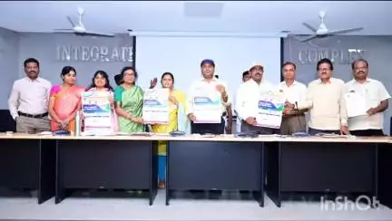 హవేలీ ఘన్​పూర్: మహిళా డిగ్రీ గురుకుల కళాశాల లో అడ్మిషన్ కోసం పోస్టర్ని ఆవిష్కరించిన జిల్లా కలెక్టర్ గురుకుల సంక్షేమ అధికారులు