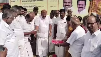 ஆனைமலை: ஆனைமலை சுற்று பகுதியில் ரூ.12.99 கோடியில் வளர்ச்சி திட்ட பணிகள் 
அடிக்கல் நாட்டினார் பொள்ளாச்சி எம்.பி.
