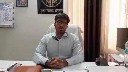 मऊ: 21 जून को योग दिवस, विकास भवन में मुख्य विकास अधिकारी ने दी जानकारी