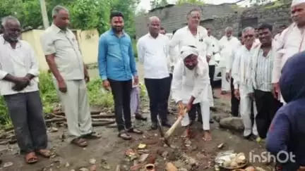 शिरुर अनंतपाळ: कांबळगा येथे लक्ष्मी मंदिर सभागृह भूमिपूजन कार्याचा शुभारंभ.