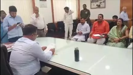 मल्हारगंज: इंदौर नगर निगम मुख्यालय में जनसुनवाई, बड़ी संख्या में लोग समस्याएँ लेकर पहुंचे, कई शिकायतों का मौके पर निराकरण