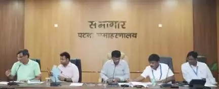 समाहर्त्ता-सह-जिलाधिकारी, पटना द्वारा मद्य-निषेध एवं उत्पाद से संबंधित मामलों की समीक्षा की गई। अधिकारियों को शराब माफियाओं के विरूद्ध विधि-सम्मत सख्त कार्रवाई करने, कन्विक्शन दर में तेजी लाने का निदेश दिया गया।