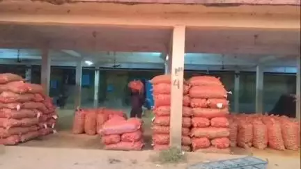 মঙ্গলকোট: হিমঘরে আলু রাখার জন্য ভাড়া নিয়ে অসন্তোষ মঙ্গলকোটের যগেশ্বরডিহিতে, আলোচনায় মিললো সুরাহা