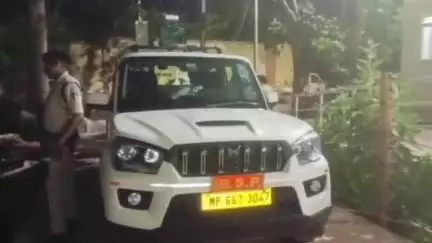 ग्वालियर गिर्द: ग्वालियर: जयारोग्य चिकित्सालय के पीछे ब्लड बैंक के पास खड़ी एंबुलेंस में आग