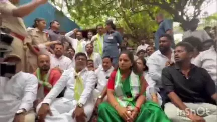 ఖైరతాబాద్: ఆర్టీసీ బస్సు ధరల పెంపునకు నిరసనగా బస్సు భవన్ ను ముట్టడించిన ఎమ్మెల్సీ కవిత