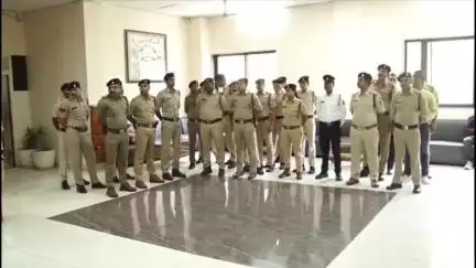 राऊ: मेहनत और लगन से काम करने वाले 8 से अधिक पुलिस अधिकारियों/कर्मचारियों को किया गया सम्मानित