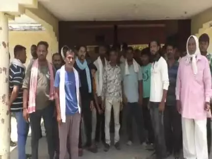 हरदा: जनपद पंचायत में आयोजित जनसुनवाई में व्यापारियों ने सौंपा ज्ञापन, की दुकान लगाने की अनुमति देने की मांग
