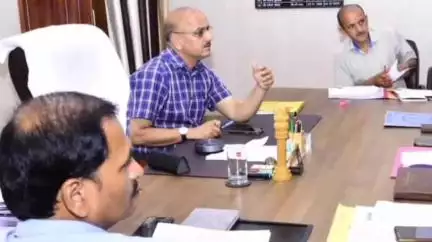 जोशियाड़ा: सीडीओ ने विकास भवन कार्यालय में कृषि, पशुपालन, पर्यटन, डेरी विकास आदि विभागों की समीक्षा बैठक ली