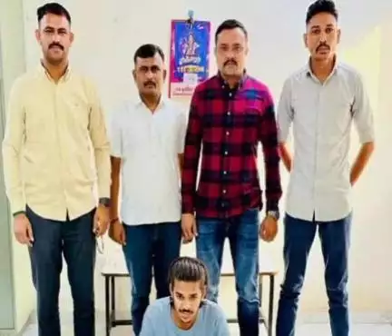 રાજુલા: નાગેશ્રી પોલીસ સ્ટેશનમા દાખલ થયેલા અપરણના ગુનામાં આરોપીને પીપરીયા ખાતેથી શોધી લેતી સાવરકુંડલા ડિવિઝન નાસ્તા ફરતા સ્કવૉડ