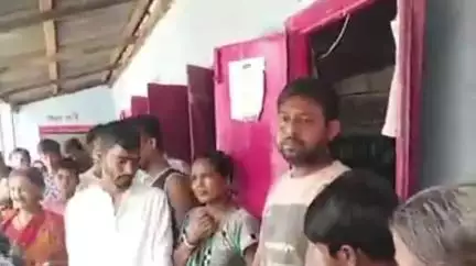 করিমগঞ্জ: কানিশাইল প্যাটেলনগর GP-র অধীনে 555 নং রেলওয়ে বিদ্যাপীঠে থাকা শরণার্থীদের খোঁজখবর নিলেন অসম প্রদেশ বিজেপির মুখপাত্র