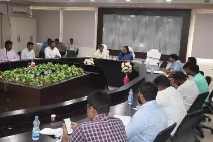 सिमडेगा: सिमडेगा उपायुक्त की अध्यक्षता में समाहरणालय सभा कक्ष में आईटीडीए एवं कल्याण विभाग की समीक्षा बैठक हुई