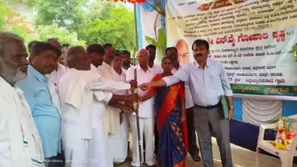 ಮೊಳಕಾಲ್ಮುರು: ಸಿದ್ದಯ್ಯನಕೋಟೆ, ಚಿಕ್ಕುಂತಿ ಸೇರಿದಂತೆ ನಾನಾ ಗ್ರಾಮಗಳಲ್ಲಿ ವಿವಿಧ ಅಭಿವೃದ್ಧಿ ಕಾಮಗಾರಿಗಳಿಗೆ ಚಾಲನೆ ನೀಡಿದ ಶಾಸಕ ಎನ್ ವೈ ಗೋಪಾಲಕೃಷ್ಣ