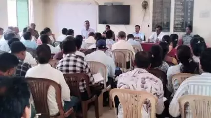 गुण्डरदेही: गुण्डरदेही SDM ने सचिवों का लिया बैठक बरसात से पहले वृक्षारोपण प्राकृतिक आपदा से निपटने सहित अन्य विषयोंकी दिया जानकारी