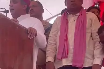 सहावर: प्रतापपुर में समाजवादी पार्टी की सभा के आयोजन के दौरान सपा के आजमगढ़ सांसद धर्मेंद्र यादव पहुंचे