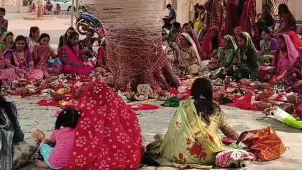 વાઘોડિયા: વટ સાવિત્રી વ્રતની સૌભાગ્યવંતી સ્ત્રીઓ દ્વારા શ્રદ્ધાભાવ સાથે ઉજવણી