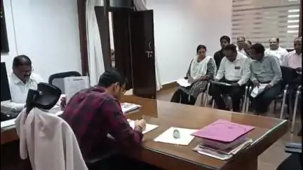 मंझनपुर: मंझनपुर कलेक्ट्रेट में किशोर न्याय बोर्ड और बाल कल्याण समिति की समीक्षा बैठक में डीएम ने दिए अहम निर्देश