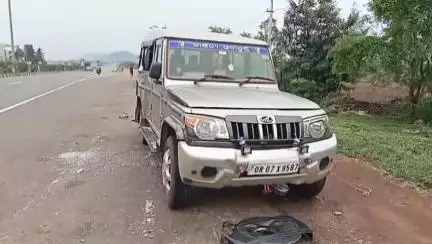 శ్రీకాకుళం: ఎత్తురాళ్లపాడు సమీప జాతీయ రహదారిపై ఘోర రోడ్డు ప్రమాదం, ముగ్గురు మృతి