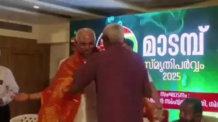 ചാവക്കാട്: സംസ്കൃതി പുരസ്കാരം ഗവർണർ സംഗീത സംവിധായകൻ വിദ്യാധരൻ മാസ്റ്റർക്ക് ഗുരുവായൂർ കൃഷ്ണവത്സം റീജൻസിയിൽ സമ്മാനിച്ചു