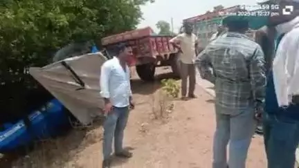 मोहनगढ़: बटवाहा गांव के पास दो ट्रैक्टरों की भिड़ंत, दोनों क्षतिग्रस्त, टला बड़ा हादसा