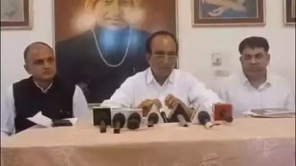 छिंदवाड़ा नगर: सांसद के पैर धुलवाने पर कांग्रेस ने बताया आदिवासियों का अपमान, राजीव भवन में की प्रेस वार्ता