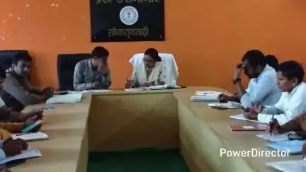 सोनारायठाढ़ी: सोनारायठाड़ी प्रखंड सभागार में समीक्षा बैठक आयोजित, लंबित योजनाओं को बरसात से पहले पूरा करने का निर्देश
