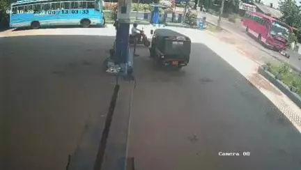 കുന്നംകുളം: കേച്ചേരി പാറന്നൂരിൽ സ്വകാര്യ ബസ് ബൈക്കിൽ ഇടിച്ച് ഗൃഹനാഥൻ മരിച്ചു