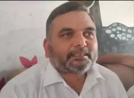 चुरहट: चुरहट में अघोषित बिजली कटौती से ग्रामीण परेशान, समाजसेवी अनेंद्र मिश्रा व राजन ने की शिकायत