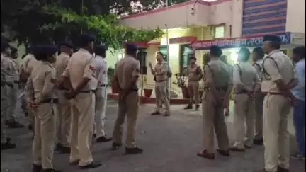 रतलाम: रतलाम पुलिस अधीक्षक ने किया थानों का निरीक्षण, पुलिस कर्मियों को बदमाशों पर अंकुश लगाने के दिए सख्त निर्देश