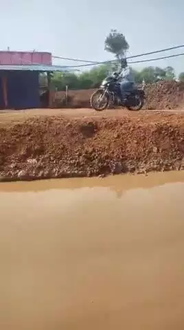 pchlawra Machha road per bhara hua Pani