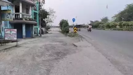 চোপড়া: চোপড়া 31 নম্বর জাতীয় সড়কের পাশে সার্ভিস রোডের বেহাল দশায় চরম ভোগান্তি ছোট বড় গাড়িসহ নিত্য যাত্রীদের #jansamasya