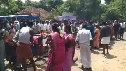 வேதாரண்யம்: தென்னம்புலம் மழை மாரியம்மன் கோவில் வைகாசி திருவிழாவை முன்னிட்டு திருத்தேரோட்டம்