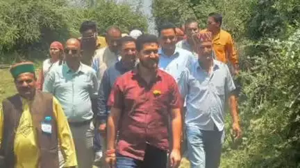 आनी: दलाश में विधायक लोकिंद्र कुमार ने लोगों की समस्याएं सुनीं