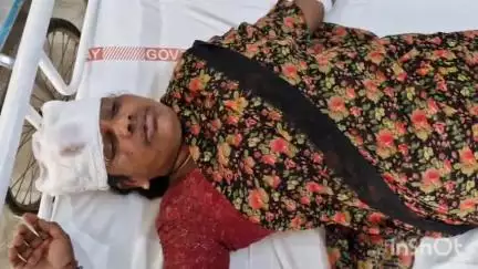 భూ వివాదం తలెత్తి దంపతులపై ప్రత్యర్థులు కర్రలతో దాడి చేసిన సంఘటన మంగళవారం బి.కొత్తకోట మండలంలో జరిగిందని సీఐ తెలిపారు
