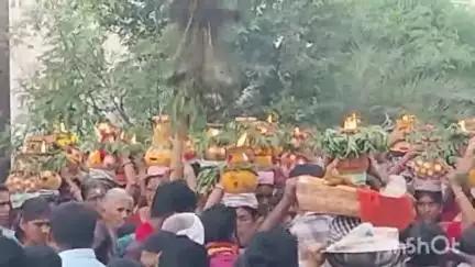 గన్నేరువరం: శివసత్తుల పూనకాలు, బైండ్ల పూజారుల మధ్య గన్నేరువరం గ్రామంలో ఘనంగా ఎల్లమ్మ బోనాలు...