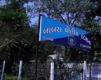 બાબરા: બાબરાના કરિયાણા ગામે સ્વીફ્ટ ગાડીમાં ઇંગ્લિશ દારૂનો જથ્થો ઝડપી લેતી પોલીસ:રૂ.૫ લાખ ઉપરાંતનો મુદ્દામાલ કબ્જે