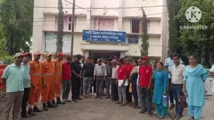 নলহাটি ২: ব্লকের সভাকক্ষে অনুষ্ঠিত হয় জাতীয় দূর্যোগ প্রতিক্রিয়া বাহীনির প্রশিক্ষণ শিবির