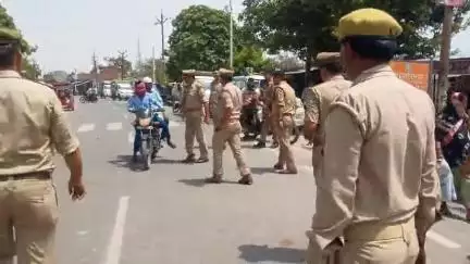 माधौगढ़: रामपुरा बस स्टैंड पर सीओ ने चलाया चेकिंग अभियान, नकाबपोश लोगों की की जांच-पड़ताल