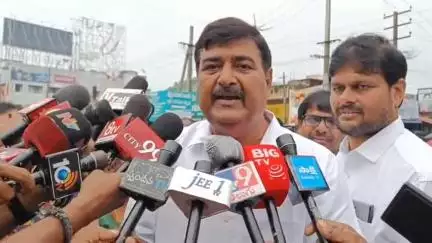 శ్రీకాకుళం: రానున్న రోజుల్లో కూటమి ప్రభుత్వానికి ప్రజలు బుద్ధి చెప్తారన్న వైసీపీ జిల్లా అధ్యక్షుడు ధర్మాన కృష్ణ దాస్