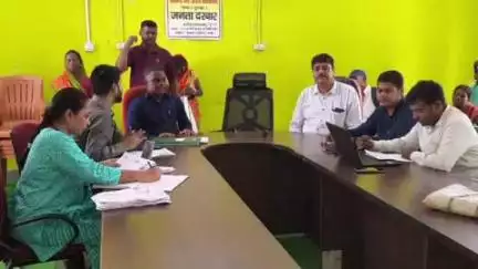 जामा: प्रखंड सभागार में अंचलाधिकारी की अध्यक्षता में आयोजित
जनता दरबार में प्राप्त हुए 65 आवेदन