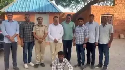 तिंवरी: शेरगढ़ थाना पुलिस व साइबर सेल की टीम ने ऑपरेशन खुलासा के तहत एक शातिर वाहन चोर को दबोचा, 7 वारदातों का हुआ खुलासा