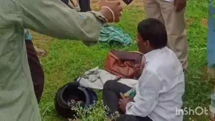 పరిగి: బొంపల్లి గ్రామ సమీపంలో కుక్క అడ్డు రావడంతో అదుపుతప్పి బైక్‌ బోల్తా, వ్యక్తికి గాయాలు